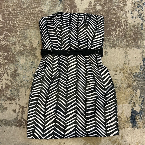 BCBG Rope Belt Strapless Black and White Dress. Size 4 - Picture 1 of 7